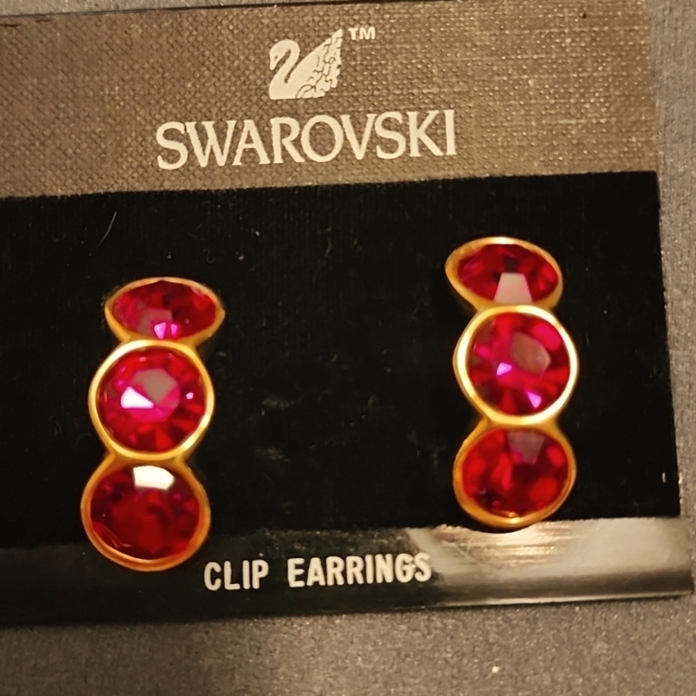 VTG Swarovski Ruby Red Crystal Clip-On Earrings | Gold Tone | Signed Card